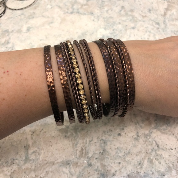 Jewelry - 💜3/$25 Set of bronze bangle bracelets